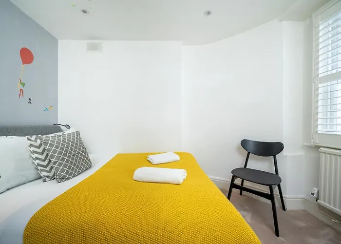 Sleek Flat With Communal Courtyard